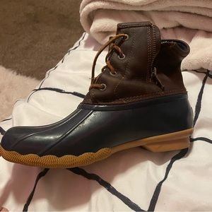 Size 8 Sperry boots